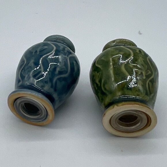 Mini Salt & Pepper Shaker Ceramic Hand Painted - Picture 4 of 9